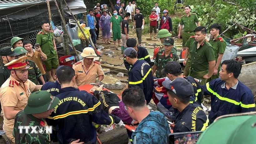 Vụ sạt lở ở Hà Giang: Nhanh chóng cứu người và tìm kiếm người mất tích